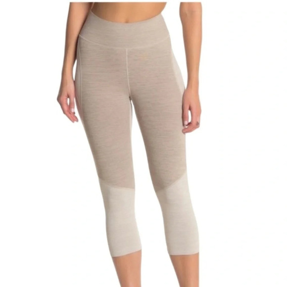 Outdoor Voices Pants - Outdoor Voices Techsweat Two-Tone Kneecap Crop Capri Leggings Size S